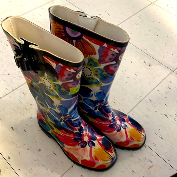 Floral design rain boots size 7 - Picture 1 of 3